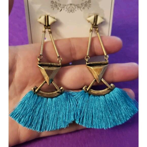 Long Dangle Bright Blue Tassel Chandelier Style Earrings Brass Tone Pierced New - Picture 7 of 7